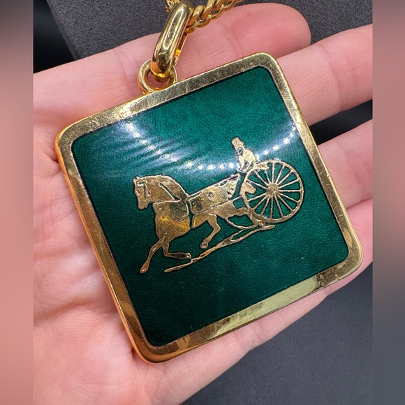 LOT 1349 1349 24K gold plated old Celine vintage necklace with carriage pendant - Picture 4 of 10